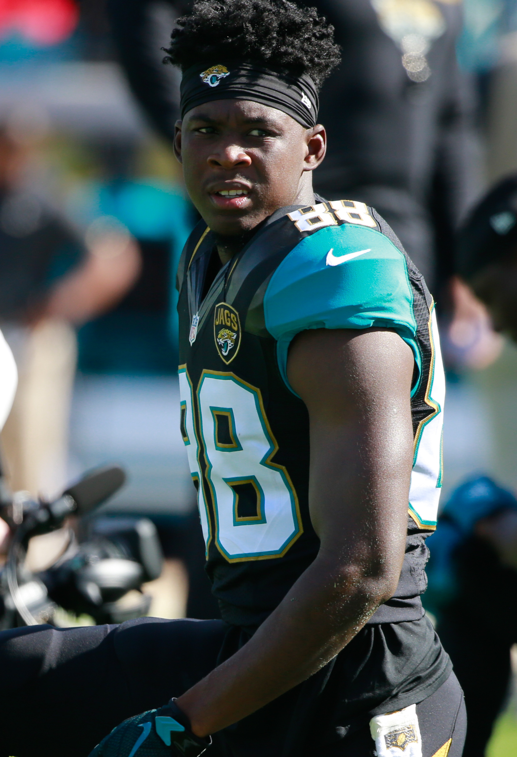 allen hurns jersey