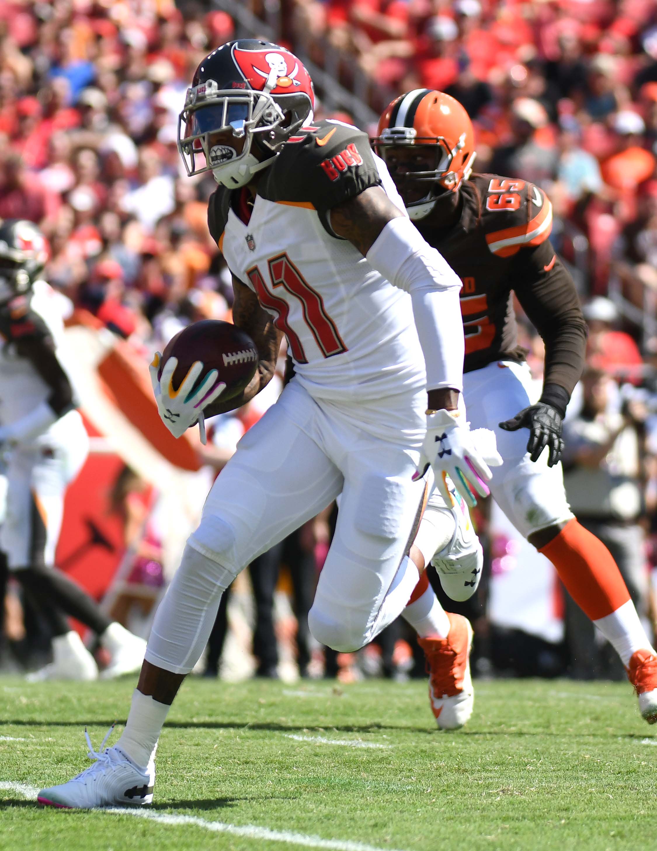 Buccaneers To Keep DeSean Jackson