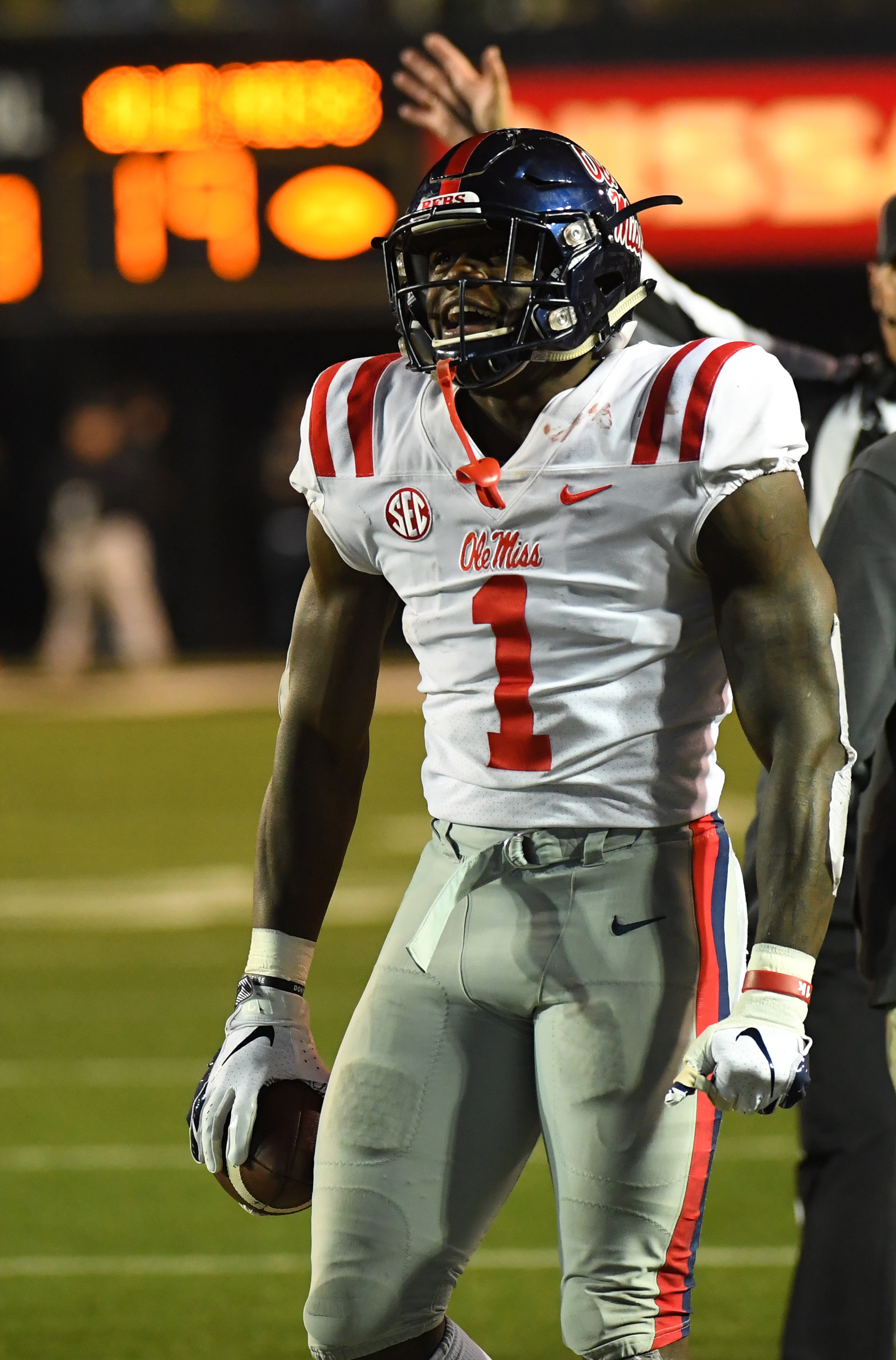 Titans Sign SecondRound WR A.J. Brown