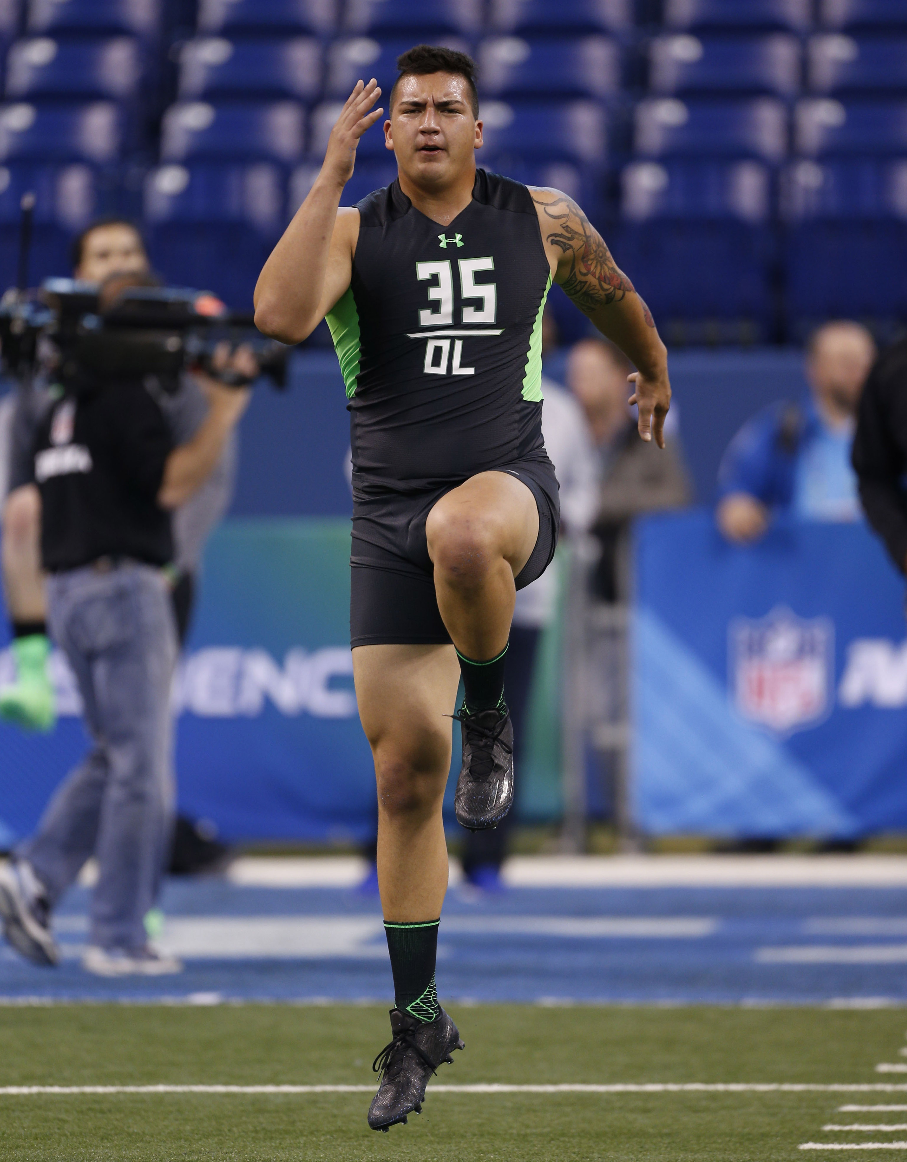 NFL Suspends Bengals G Alex Redmond