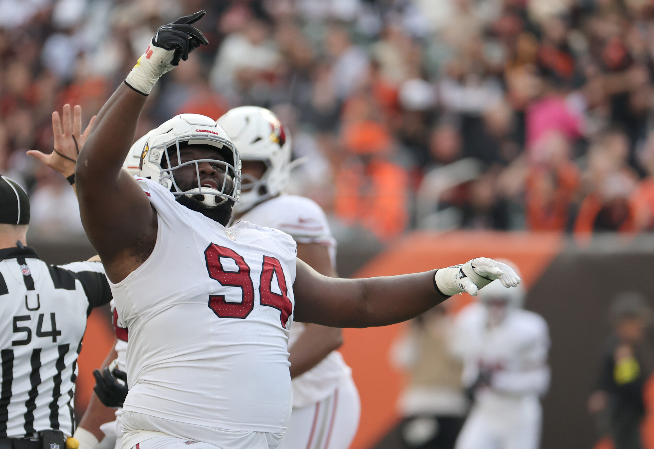Dalvin Tomlinson prepared for a snap